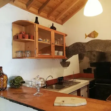 Fisherman's House Azores * 앙그라두에루이스무